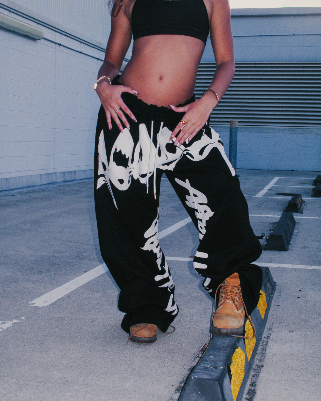 "THE TRACKPANTS" BLACK